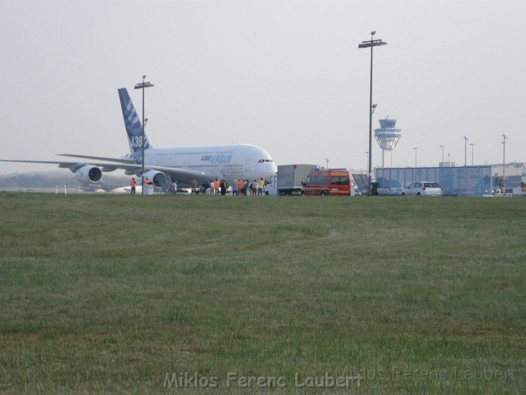 Warten auf den Airbus 380 Koeln Bonn P329.JPG